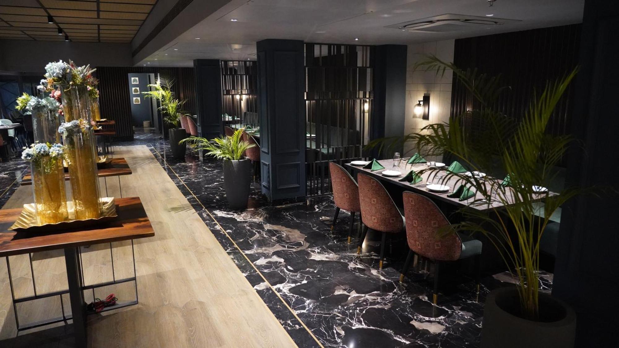 Seasons Rajkot Hotel Eksteriør billede