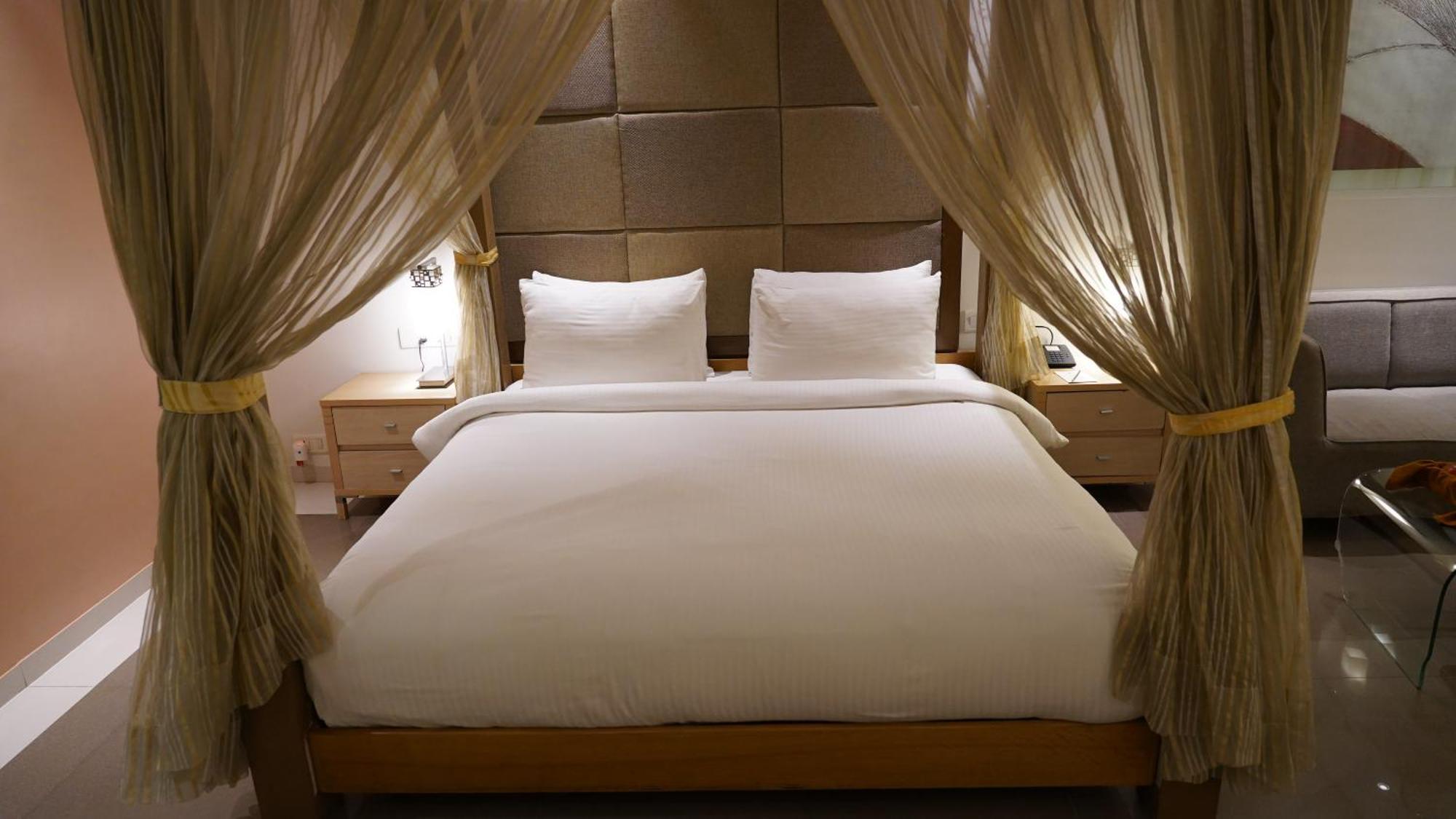 Seasons Rajkot Hotel Eksteriør billede